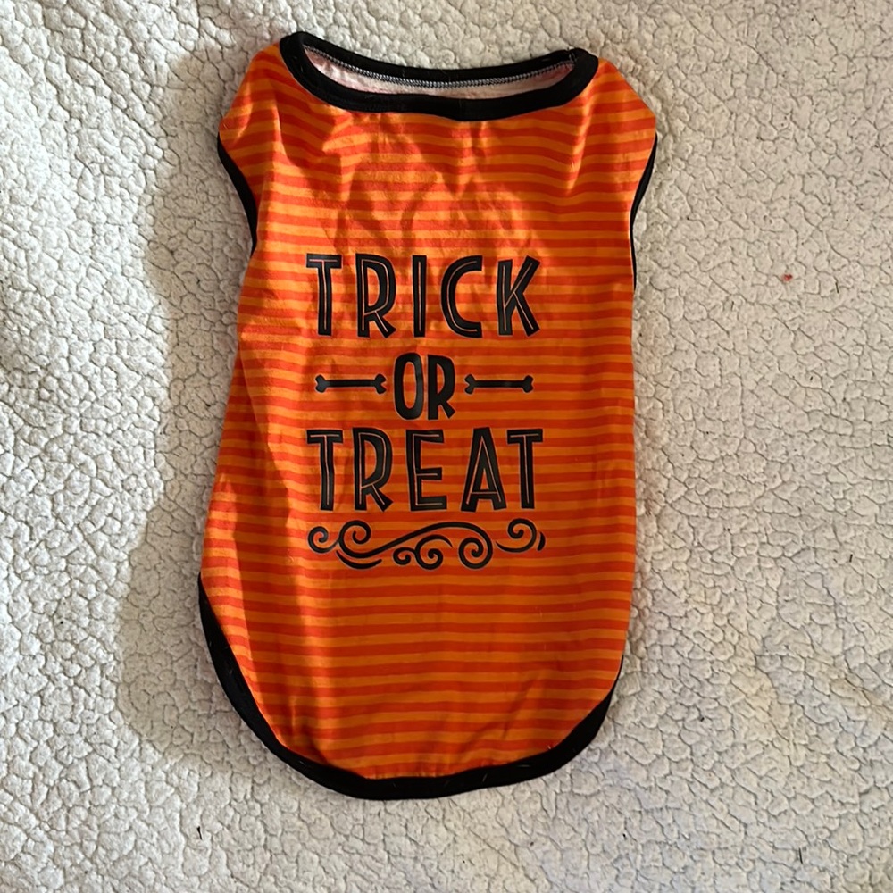 Adorable Dog Halloween Shirt size Medium